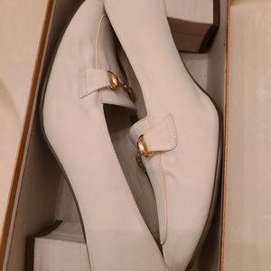 Mootsies Tootsies White Heels 9.5 Golden Buckle